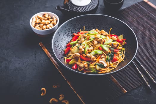 Stir fry noodles with chicken, vegetables and roasted cashew nuts