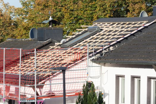 HEILIGENHAUS, NRW, GERMANY - OKTOBER 07, 2022:.Heiligenhaus, Nrw, Germany - Oktober 07, 2022:.Closeup of house roof top covered with ceramic shingles. Tiled covering of building