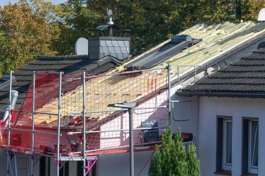 HEILIGENHAUS, NRW, GERMANY - OKTOBER 06, 2022:.Heiligenhaus, Nrw, Germany - Oktober 06, 2022:.Closeup of house roof top covered with ceramic shingles. Tiled covering of building