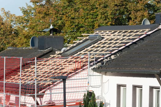 HEILIGENHAUS, NRW, GERMANY - OKTOBER 07, 2022:.Heiligenhaus, Nrw, Germany - Oktober 07, 2022:.Closeup of house roof top covered with ceramic shingles. Tiled covering of building