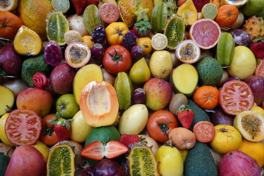 überwätigendes Obst- und Gemüseangebot in der Markthalle Mercado de Vegueta, Gran Canaria, Spanien, Las Palmas
