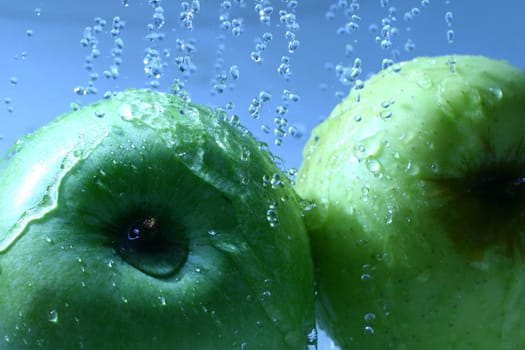apple wash under water wet