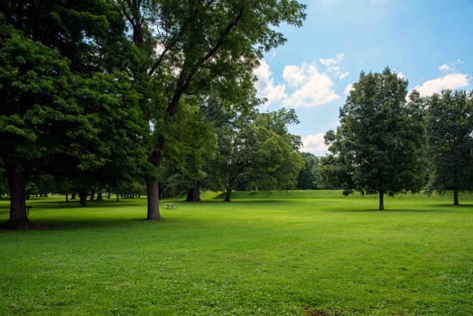 An empty picnic table by the exterior of the Great Circle at the Newark Earthworks built by prehistoric indigenous people in Ohio. Green grass, sunny outdoors with no people and copy space.