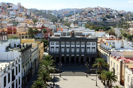 Blick von der Aussichtsplattform der Santa Ana Kathedrale über den gleinchnamigen Platz mit dem Rathaus, Gran Canaria, Spanien, Las Palmas