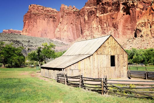 famous traditional farm, Gifford House