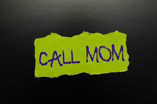 Conceptual display Call Mom, Concept meaning Attempting to communicate with the mother using the smartphone