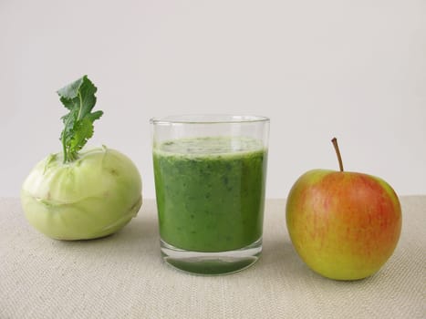 Green smoothie with apple and kohlrabi