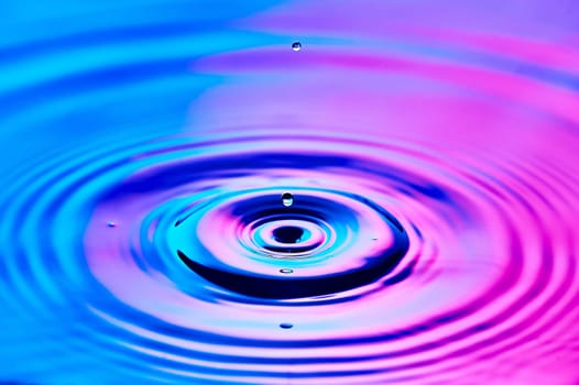 a drop of water falling into the water and creating waves. High quality photo