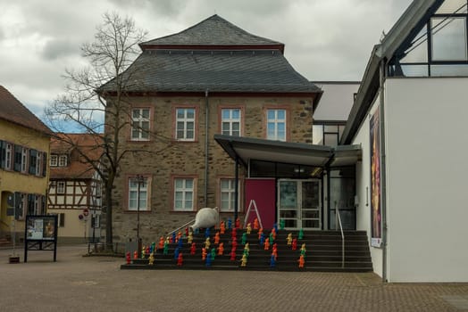 Colorful garden gnomes stand on a staircase in front of the Citymuseum Hofheim am Taunus