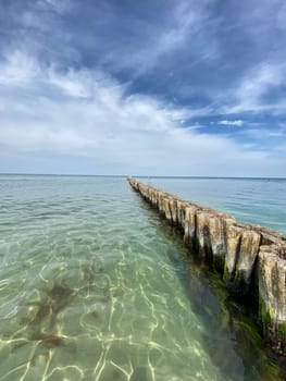 The sea invites you to the dream