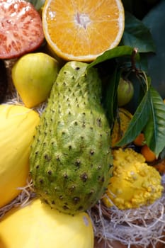 Stachelannone, Sauersack (Annona muricata) in der Markthalle Mercado de Vegueta, Gran Canaria, Spanien, Las Palmas