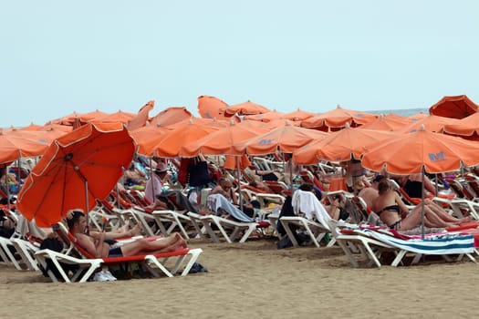Massentourismus - Liegestühle am Strand, Gran Canaria, Spanien, Maspalomas