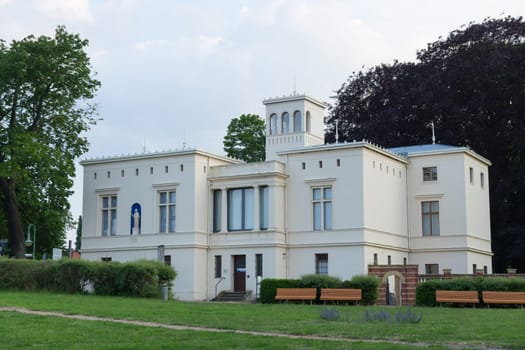 Renovated Villa Schöningen on the Glienicker Bridge