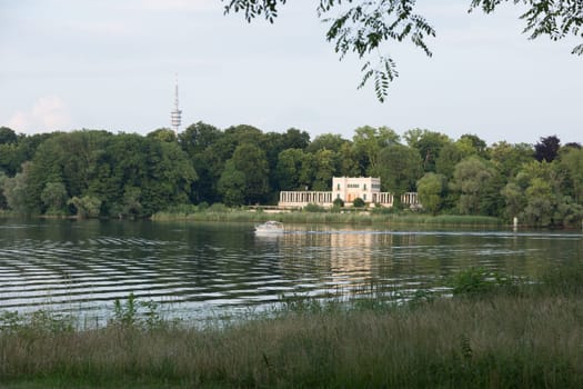 Jungfernsee with boat in front of the Berlin hunting lodge