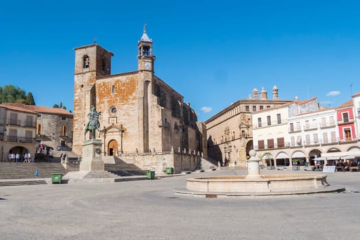 Trujillo main square. Church of San Martin Tours and statue of Francisco Pisarro (Trujillo, Caceres, Spain).