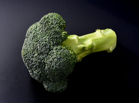 Broccoli,brassica,oleracea has large green flowers with excellent taste and decorative appearance. Broccoli,Brassica,oleracea has large green flowers with excellent taste and decorative appearance
