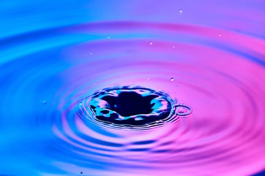 a drop of water falling into the water and creating waves. High quality photo