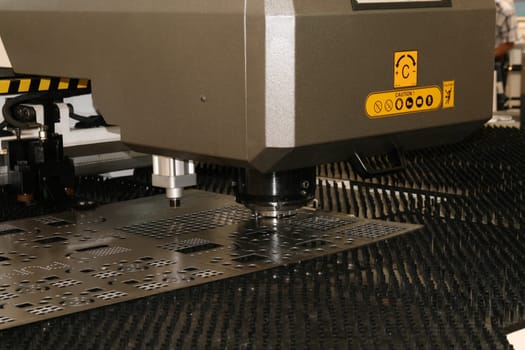 metalworking CNC Metalcutting the equipment saws cuts metal