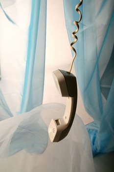 phone ring alone in strange place