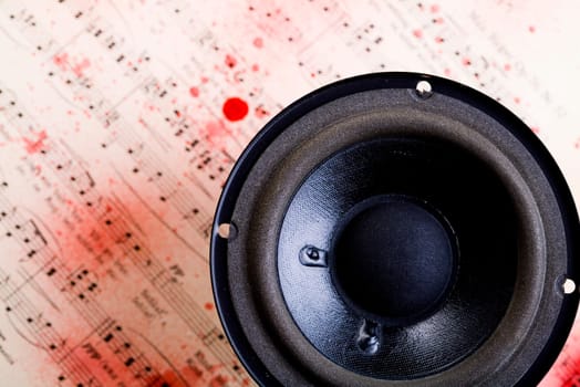 A loudspeaker, speaker, or speaker system on old notes.