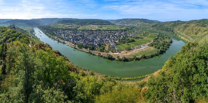 Spectacular, breathtaking panoramic view from the Prizenkop tower of the Moselle loop, the Moselle valley from Reil to the Bremmer Calmont, Zeller Hamm, the Hunsrück heights and the Kondelwald forest.