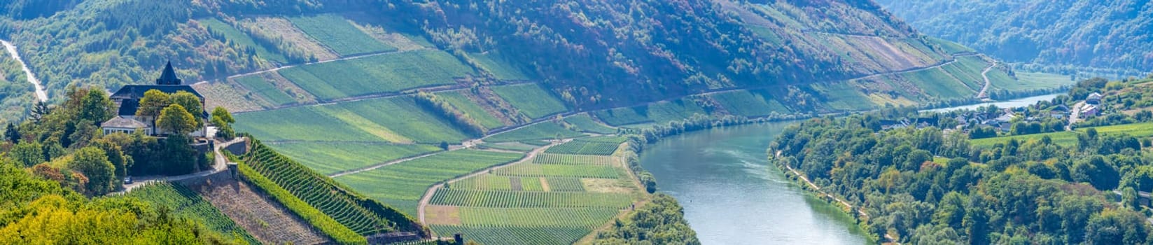 Spectacular, breathtaking panoramic view from the Prizenkop tower of the Moselle loop, the Moselle valley from Reil to the Bremmer Calmont, Zeller Hamm, the Hunsrück heights and the Kondelwald forest.