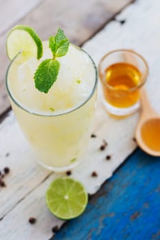lemon juice smoothie mix honey healthy drink