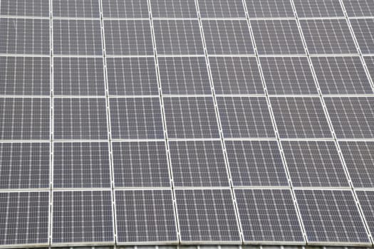 A monocrystalline photovoltaic system has a higher efficiency than polycrystalline solar modules. Green hydrogen can be produced. They contribute to the essential protection of the environment