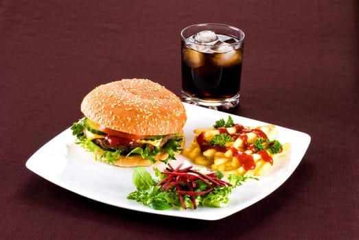 Beefburger with crispy salad leaves and chips