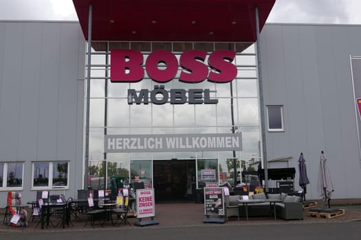 Möbel Boss-Fliliale, einem Tochterunternehmen der Porta Holding, ,Nordrhein-Westfalen, Deutschland, Bornheim/Rheinland