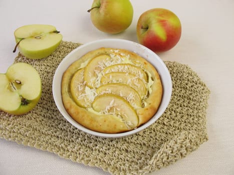 Round apple pie