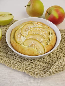 Round apple pie