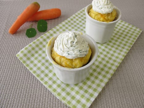 Carrotmug Mug Cake with cream cheese from the microwave