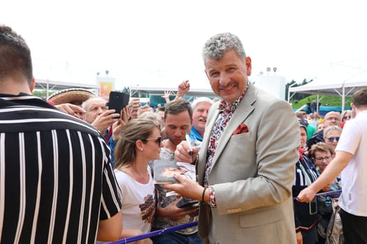 Semino Rossi (singer / artist) signs autographs after the ARD TV show "Immer wieder sonntags""."