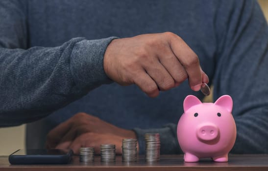 Investor online saving concept, Online Investment Savings, Online Stock Investors, Internet Financial Transactions, Save Monney for Investors Using Internet to Trade Stocks or Trade Fund