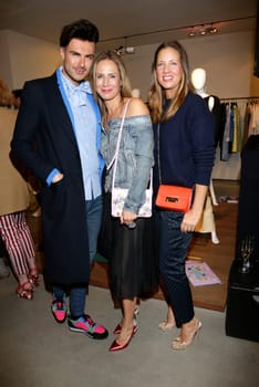 Andre Borchers,Dana Schweiger, Kathrin Bruss (Inhaberin)bei der  Petra Teufel Fashion Night 2015