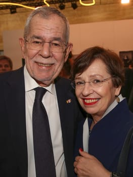 Bundespräsident der Republik Österreich Alexander Van der Bellen mit Ehefrau Doris Schmidauer beim Besuch auf der Leipziger Buchmesse am 27.04.2023