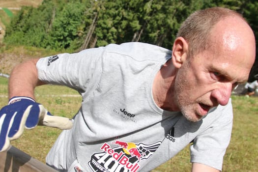 Fight in the rise to exhaustion at the Red Bull 400 - Germany premiere Titisee-Neustadt