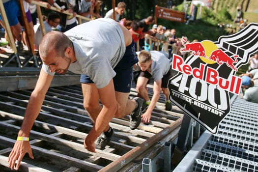 The participants at the Red Bull 400 - Germany premiere Titisee-Neustadt have to bite their teeth on their way to the start house of the Hochfirstschanze