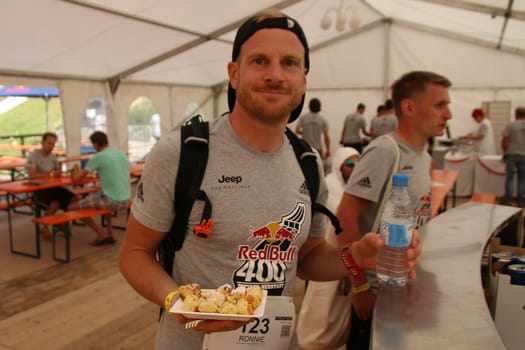 No fight without Mampf - Ronnie strengthens after the Red Bull 400 - Germany premiere Titisee-Neustadt