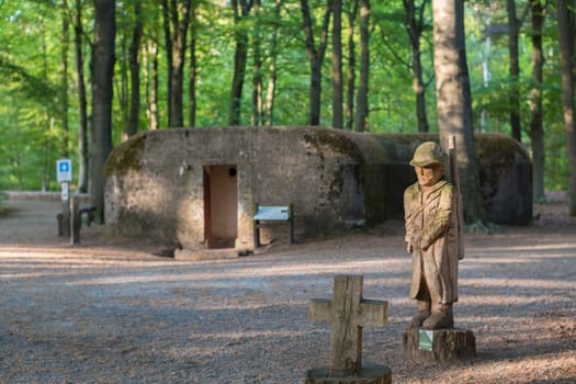 Kapellen, Belgium, May 2023: View on wooden soldier sculpture in Loopgravenpad Mastenbos, part of Flanders Field world war one memorial, in Kapellen, Belgium.