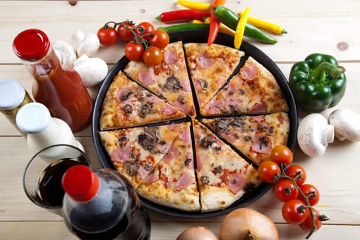 A couple of delicious pizzas, with raw tomatoes, green peppers and mushrooms