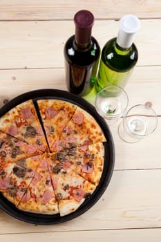 A couple of delicious pizzas, with raw tomatoes, green peppers and mushrooms