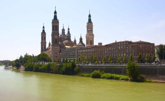Spain, Zaragoza, Basílica del Pilar  view background