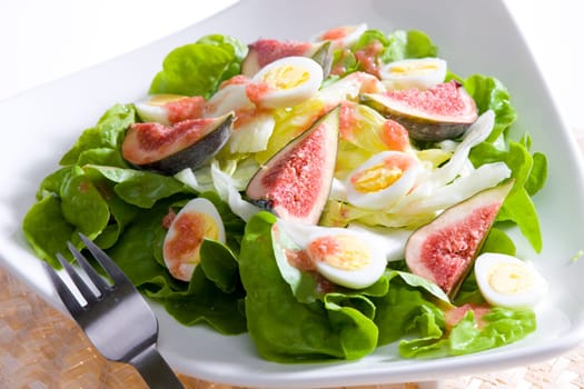 salad with figs and quail eggs