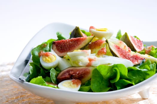 salad with figs and quail eggs