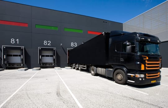 Loading bay for loading and unloading trucks