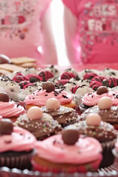 twins & cupcakes