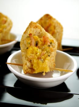 Baked triangles made with corn, ham and cheese with wholemeal bread.