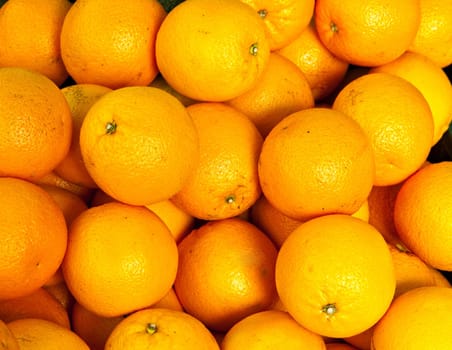 Vibrant fresh oranges captured on a market stall in Spain.